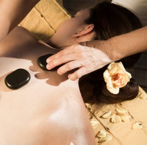 Massage met hotstones